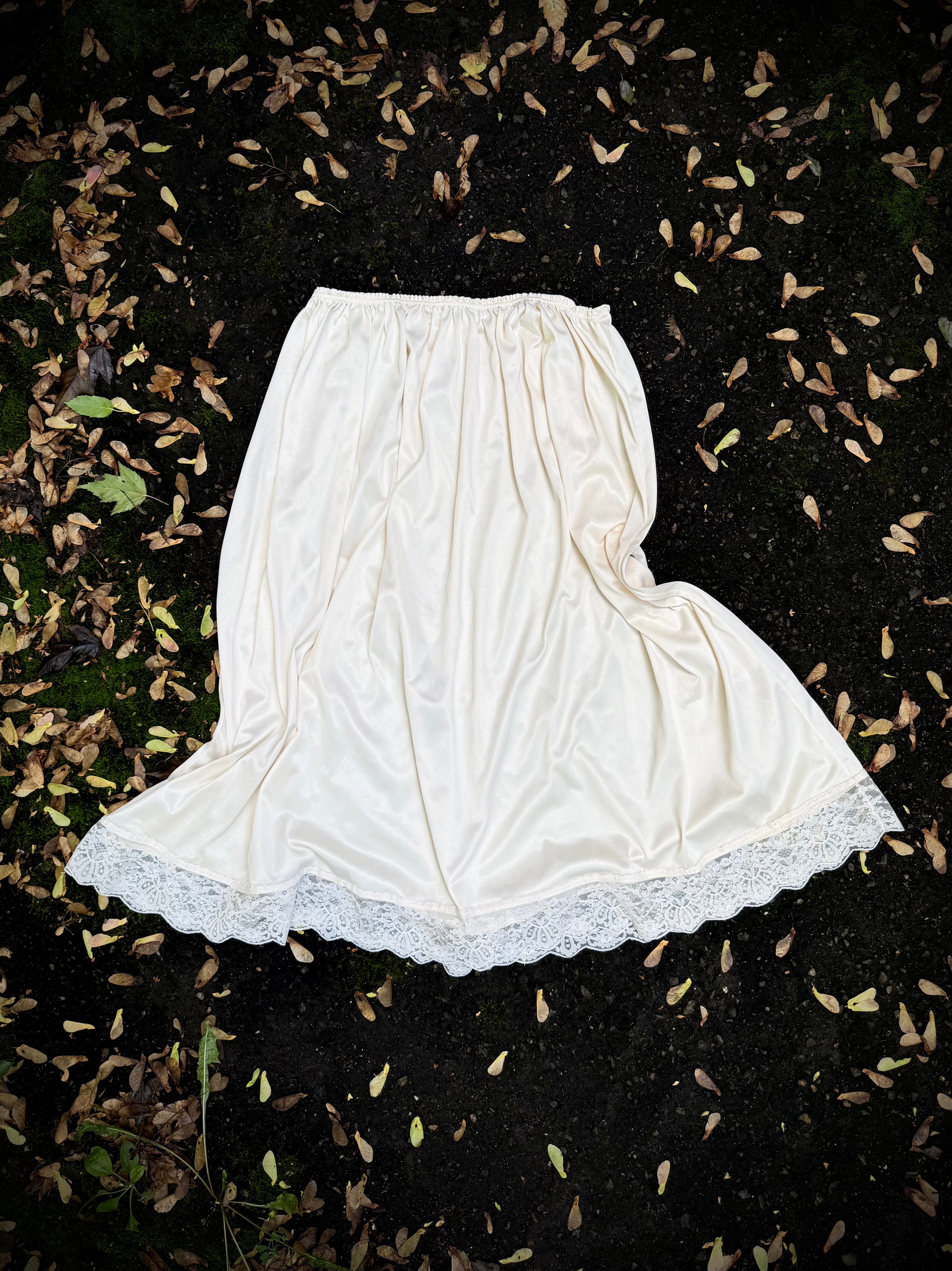 Sweet Surrender Vintage Lace Slip Skirt | M/L