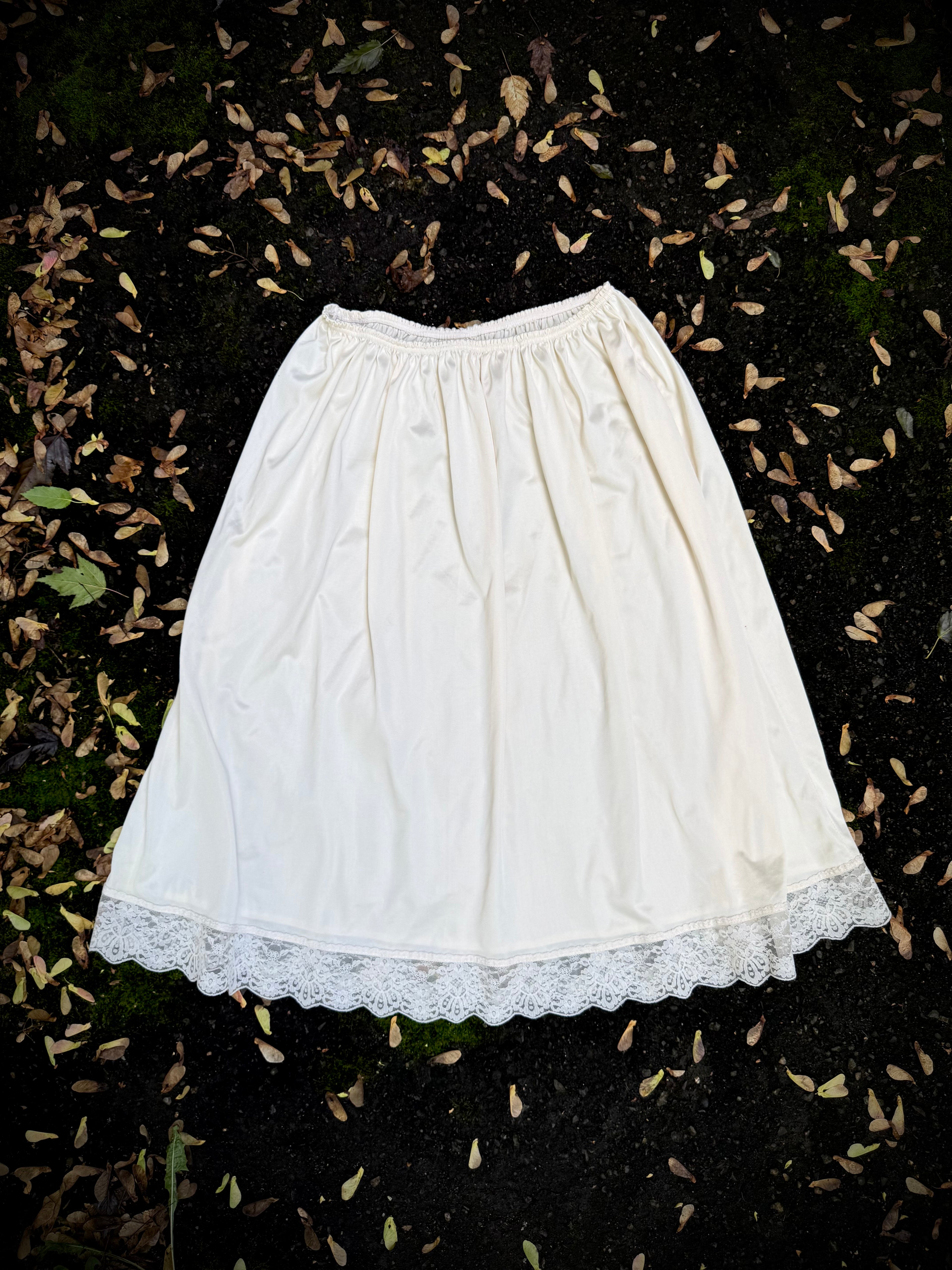 Sweet Surrender Vintage Lace Slip Skirt | M/L